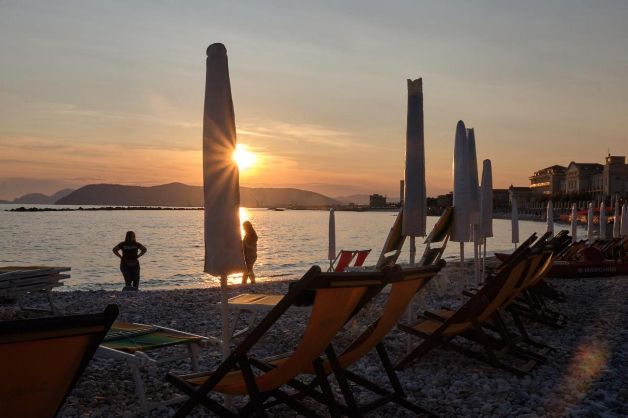 Claudia Nel Cuore Di Forte Dei Marmi Kültér fotó